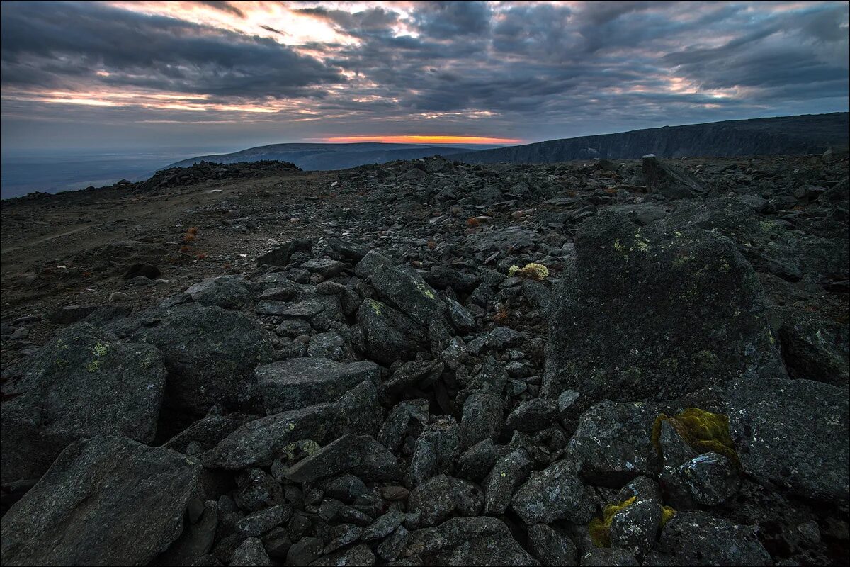 Скалистый кольский полуостров. Кольский полуостров териберка. Хибины кольский полуостров летом. Кольский полуостров 7. Хибины кольский полуостров.
