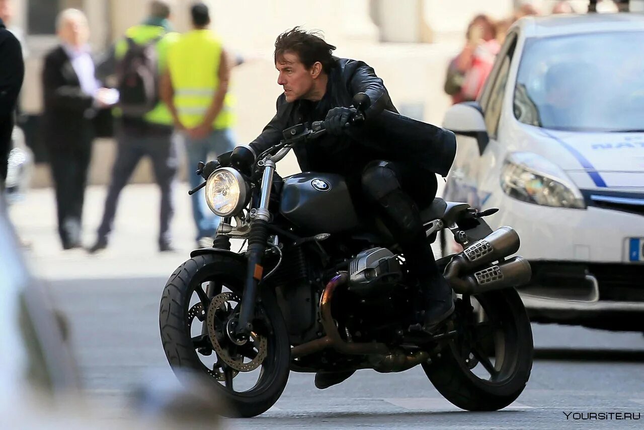 Tom Cruise BMW R NINET. BMW R Nine t том Круз. Мотоцикл Дукати Тома Круза. Tom Cruise BMW R.