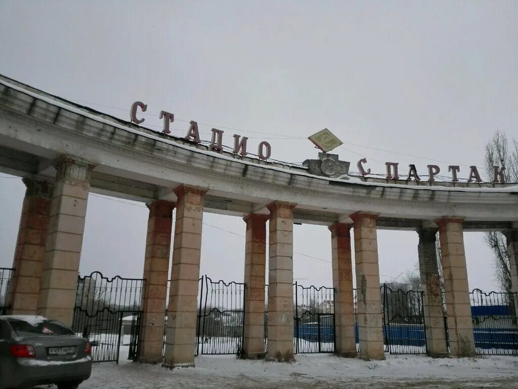Около стадиона "Спартак" в Саратове начался снос рынка