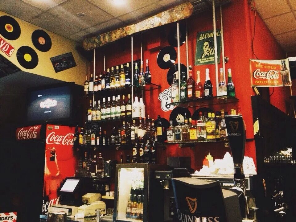 Tgi fridays ул земляной вал 33. Фрайдис курская. Фрайдис атриум. Фрайдис фрунзенская. G.