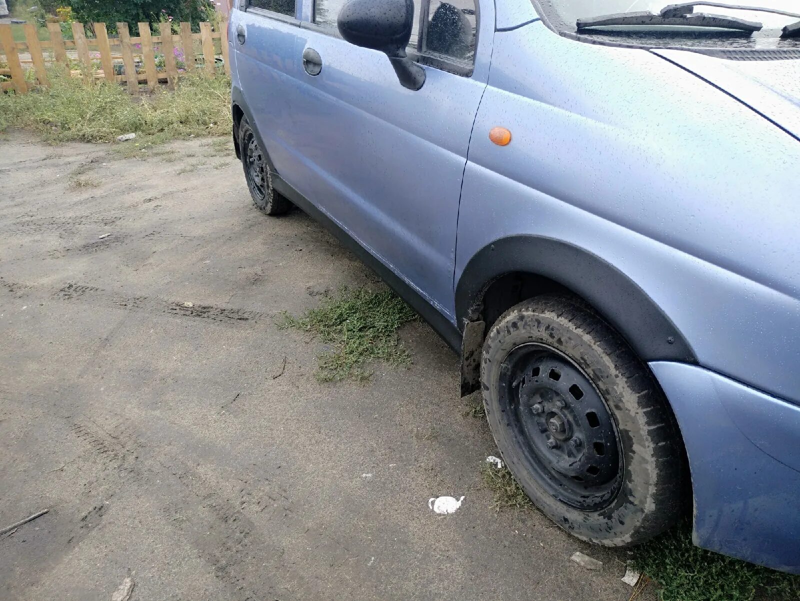 Накладки на двери матиз. Накладка арок Daewoo Matiz. Накладки на арки Дэу Матиз. Дэу Матиз 0.8 задние арки. Задняя арка Дэу Матиз.