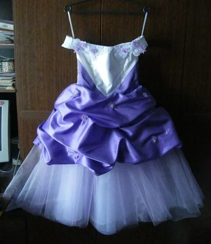 Бальные платья для девочек. Как сшить бальное платье. Кукла в бальном платье. Бальное платье для девочки 7 лет. Бальное платье для барби выкройка.