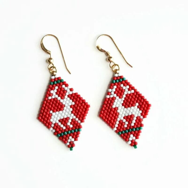 Серьги крест из бусин. Схемы для бисероплетения серьги для начинающих. Схемы плетения бисером сережек. Какие сережки можно сплести из бисера. Серьги плетеные из бисера и бусин схемы.