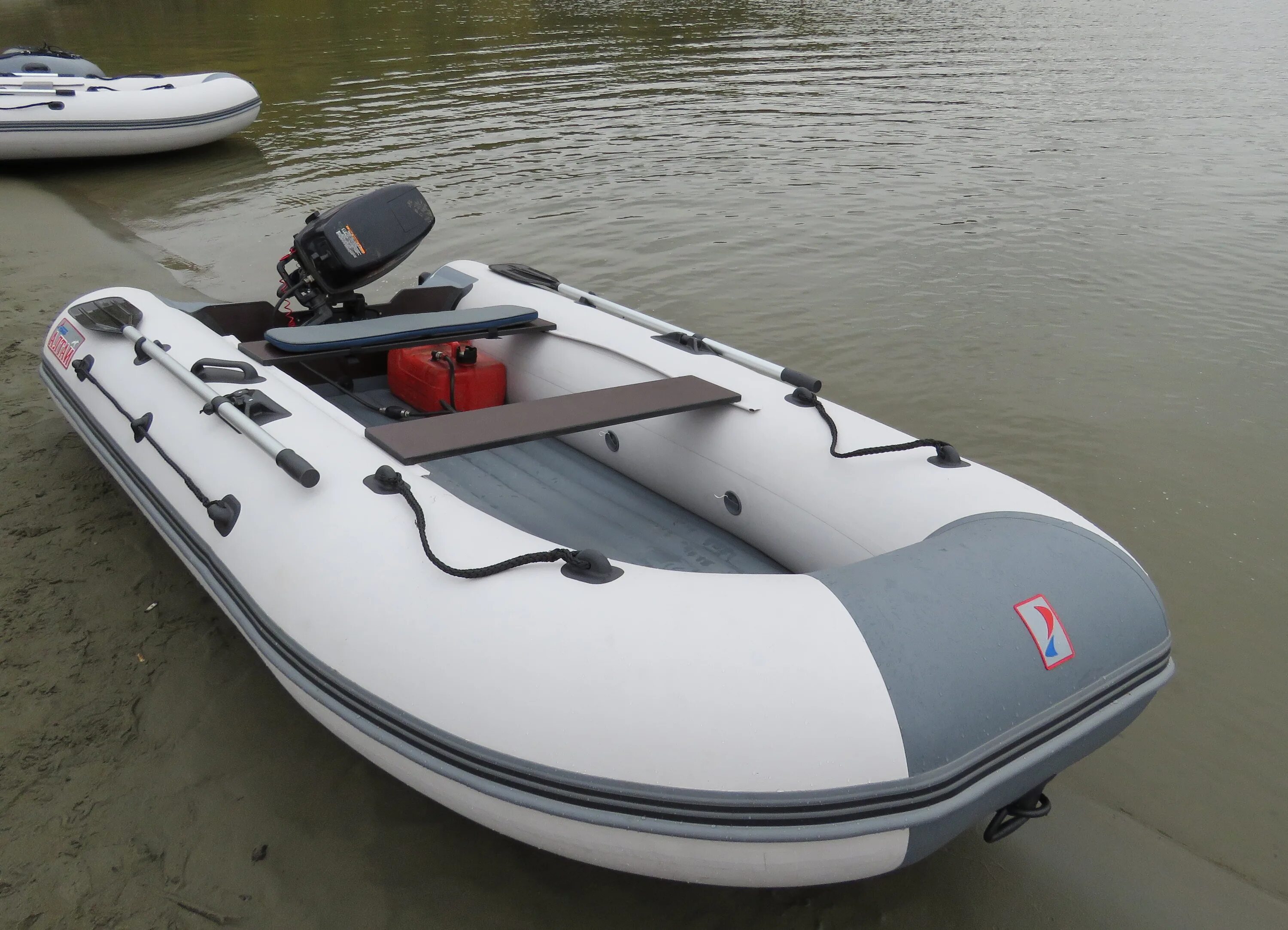 Лодка деревянная. Парад кораблей рабоче крестьянского красного флота. Лодка верный. Лодка верный. Обласок лодка.