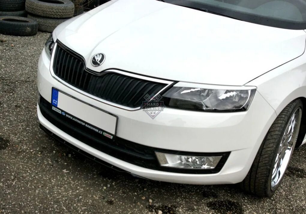 Спойлер переднего бампера Skoda Rapid (2012 - н.в.) (текстурный пластик). Спойлер переднего бампера Skoda Rapid. Накладка на передний бампер Шкода Рапид 2017. Сплиттер на Шкода Рапид 2021.