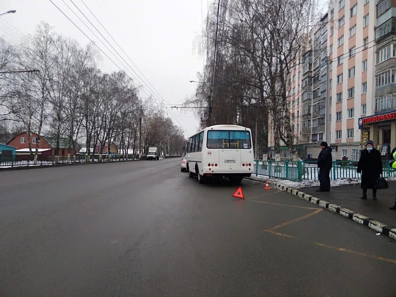 Остановка больница транспорт. 28 Автобус Саранск. Остановка Огарева Саранск панорама. Остановка Полежаева Саранск.