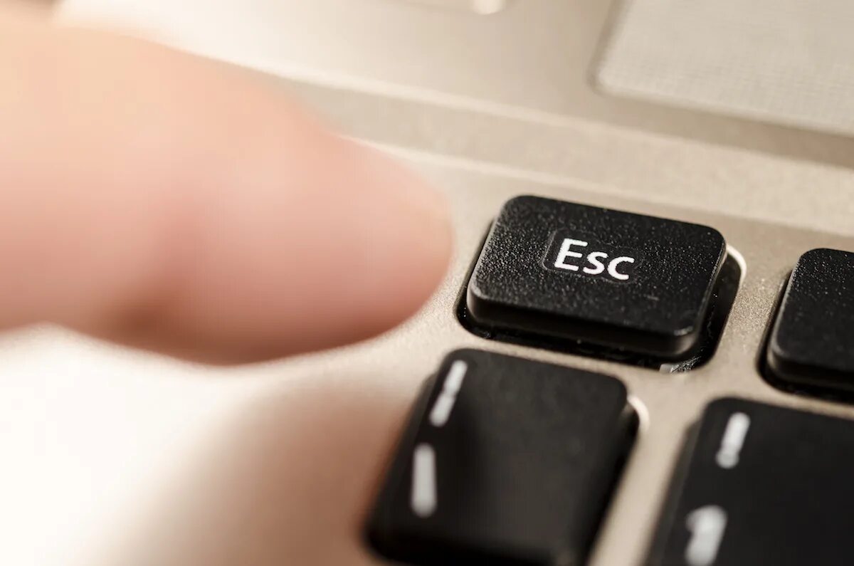 Где на клавиатуре esc. Кнопка esc. кнопка эскейп на клавиатуре. esc на клавиатуре. кнопка esc на клавиатуре.