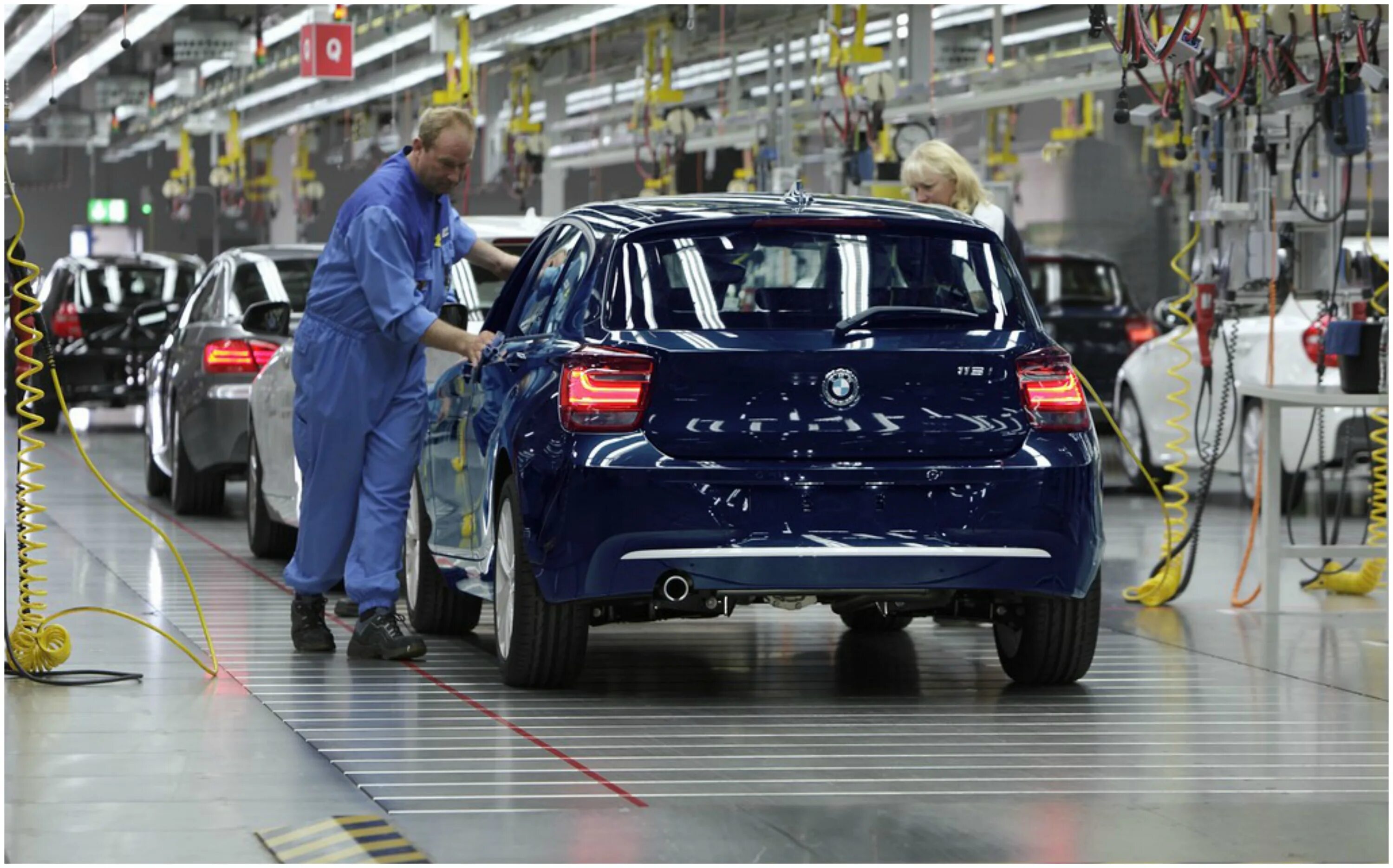 Авто отзывы работников. Коллектив магазина. Склад курьерской службы. Автогидроусилитель борисов инструмент. Хендэ для сотрудников завода.