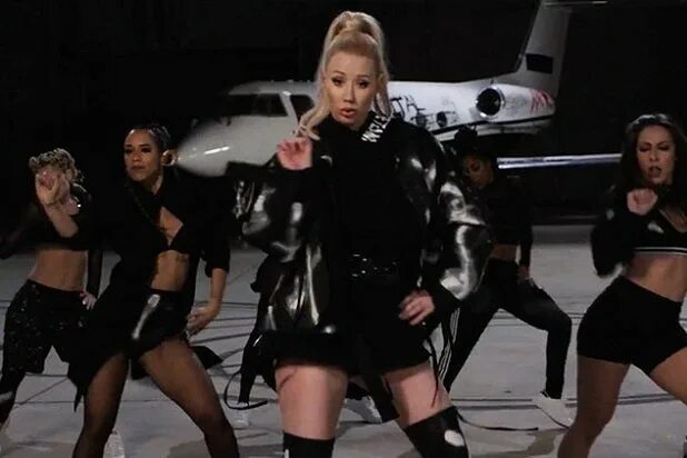 Песня iggy team. Игги азалия тим. iggy azalea team обложка. iggy azalea team album. team iggy azalea год выпуска.