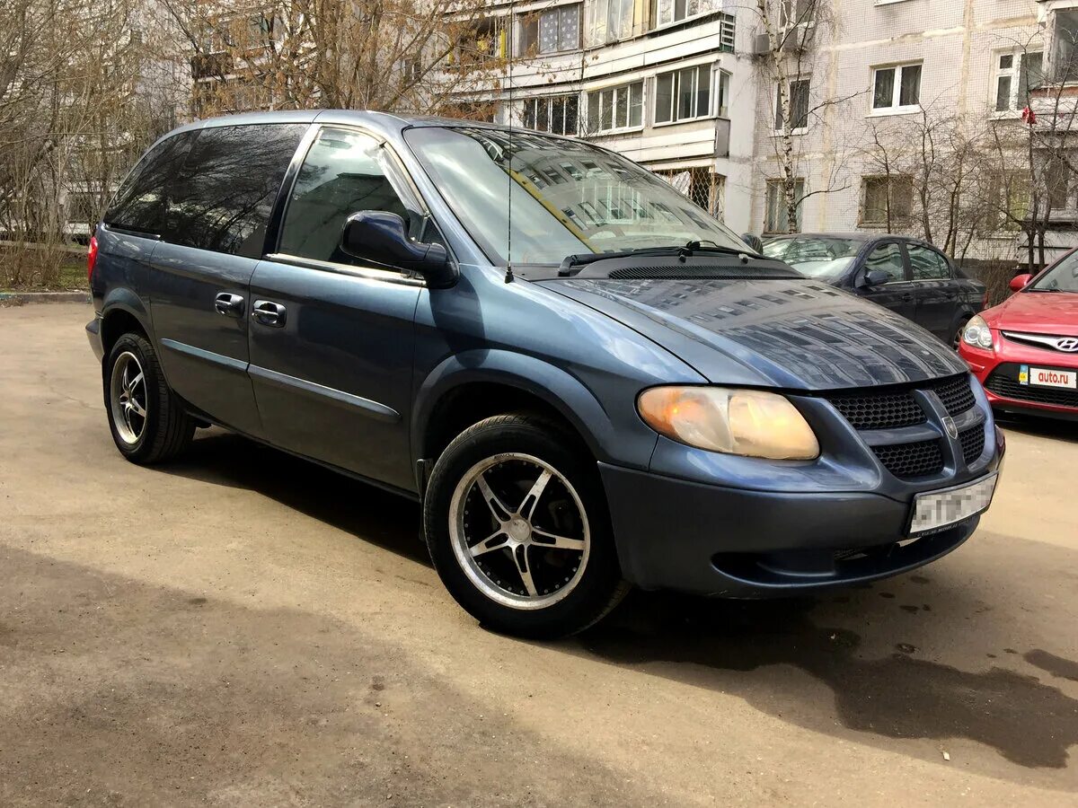 Dodge минивэн 2002 года. додж караван 2002г. дождь караван авто. додж гранд караван 2002 года. додж караван се 2002.