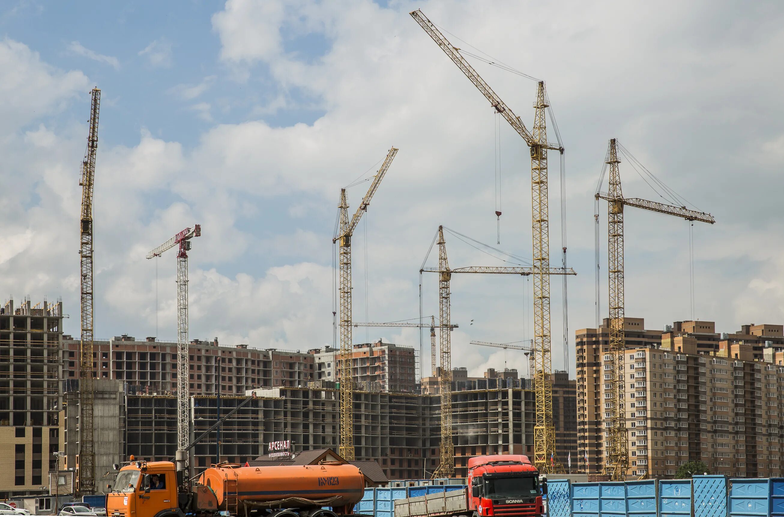 Строительство жилья. Стройка СПБ. Строительство Приморского района. Ввод жилья в Ленобласти.