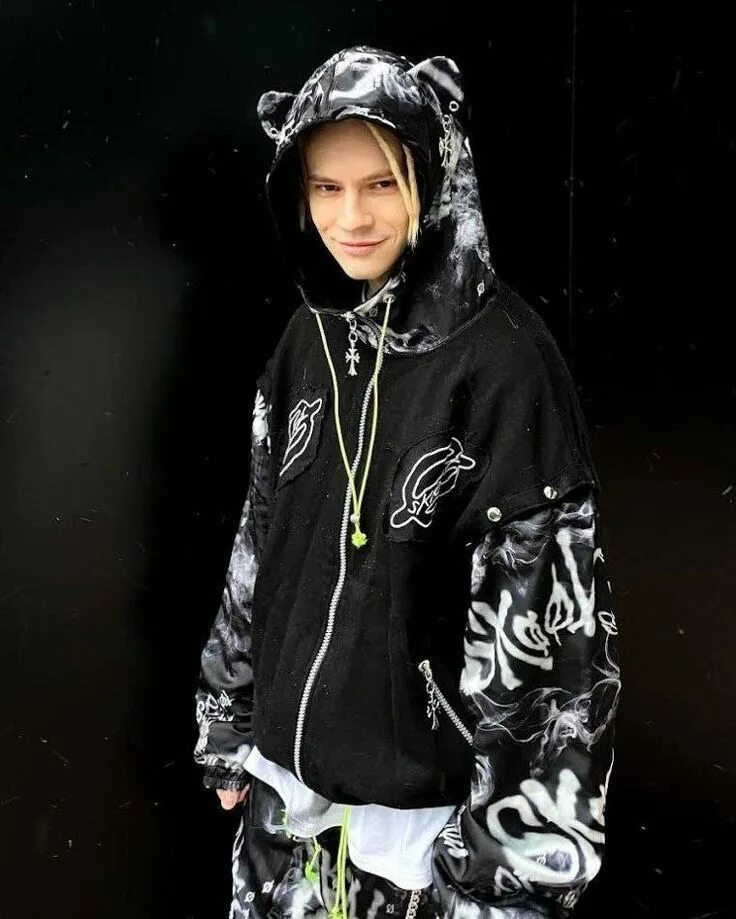 Сколько лет шаману в 2023. Ярослав шаман певец концерт. Дронов дробыш. Сколько лет шаману в 2023. Shaman me.