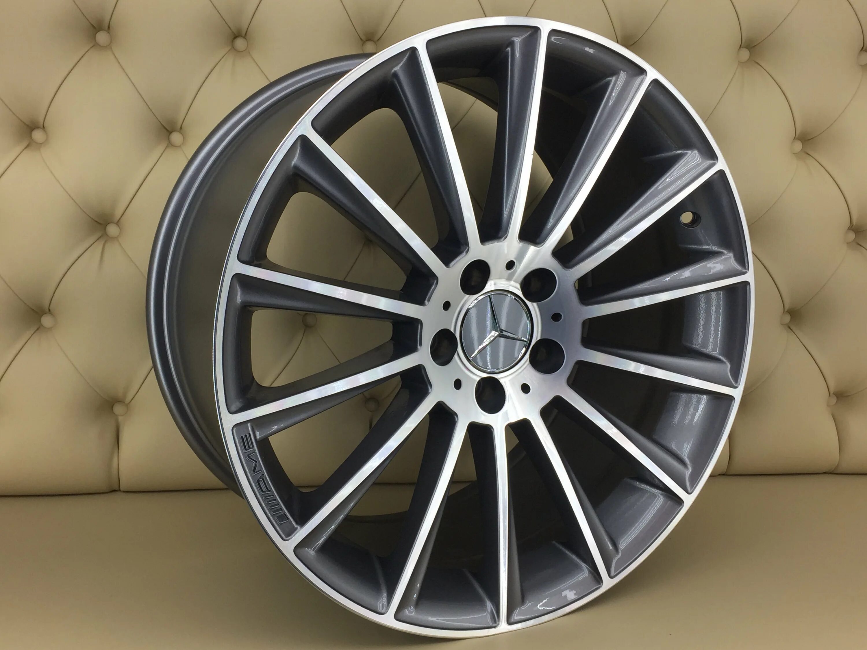 Оригинальные диски amg. Amg диски на мерседес w205. Колеса мерседес амг. Диски amg r19 w205. Диски mercedes amg r19.