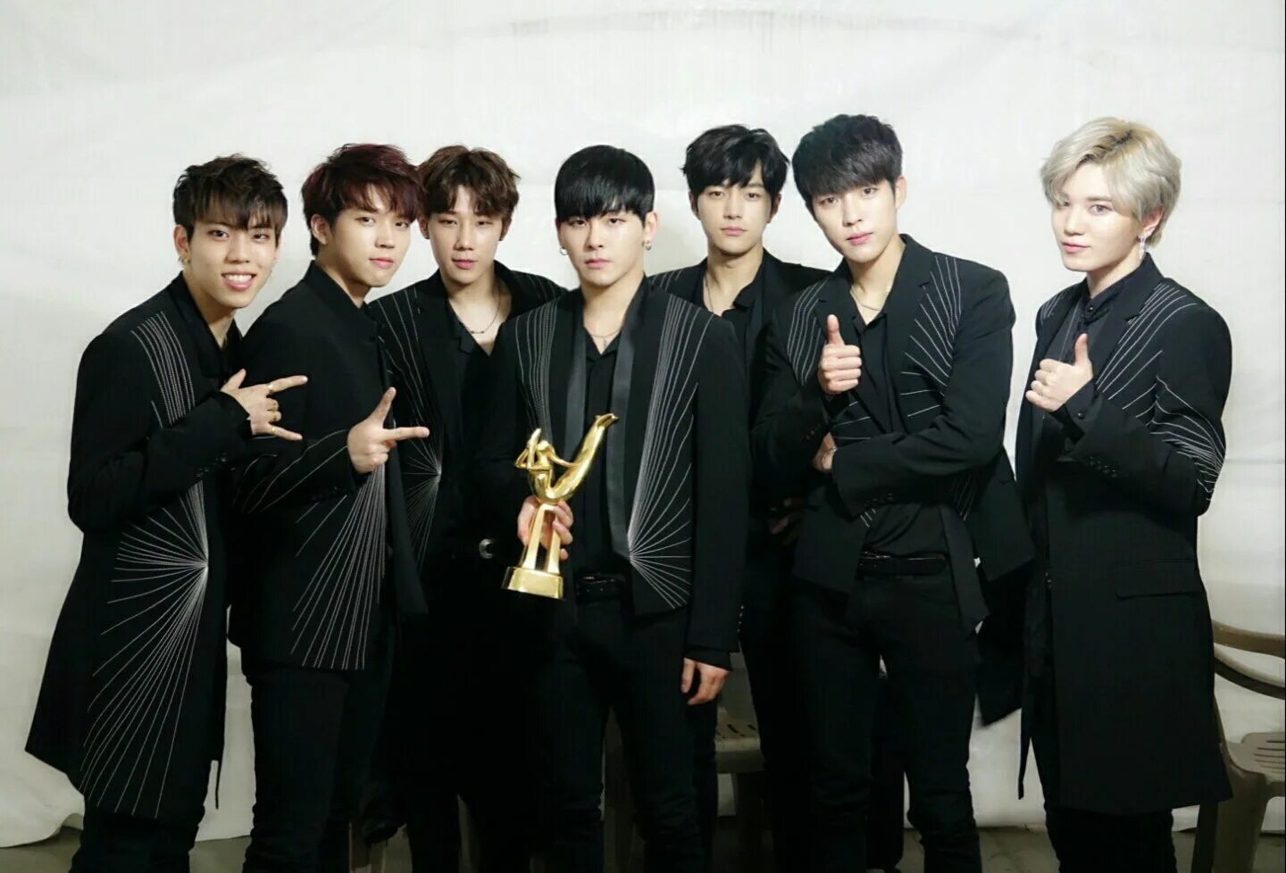 Группа infinite. Группа infinite. Infinity корея группа. Infinite kpop. Infinite kpop.