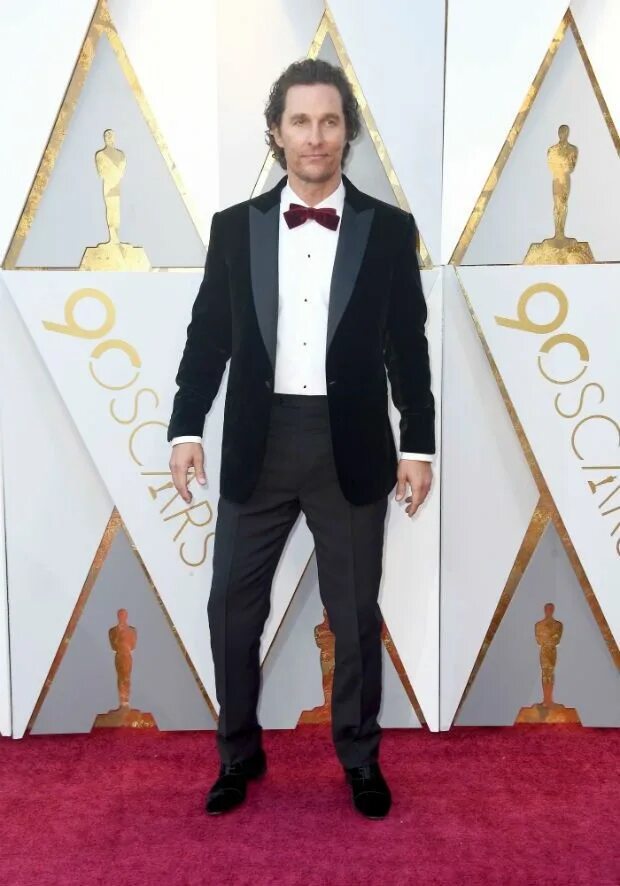 Оскар одежда. Метью Макконахи Оскар. Оскар Наряды мужчин. Костюм мужской в стиле Оскар. Мужской костюм для красной дорожки.