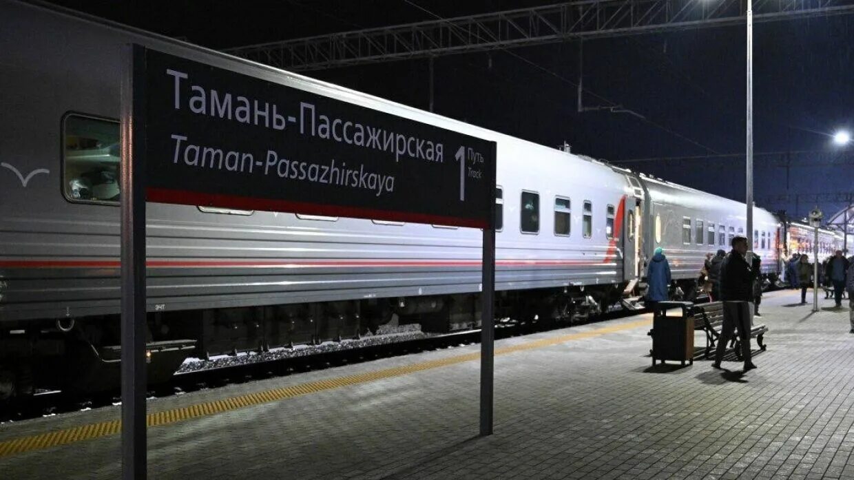 Тамань-пассажирская железнодорожная станция. Вокзал тамань пассажирская. Железнодорожная станция тамань. Тамань жд вокзал. Жд тамань спб.