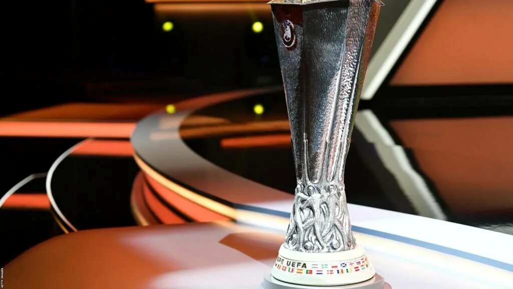 Кубок уефа трофей. Uefa europa league draw. Uefa europa league кубок. Футбол кубок лиги европы. Спортинг мидтьюлланд.