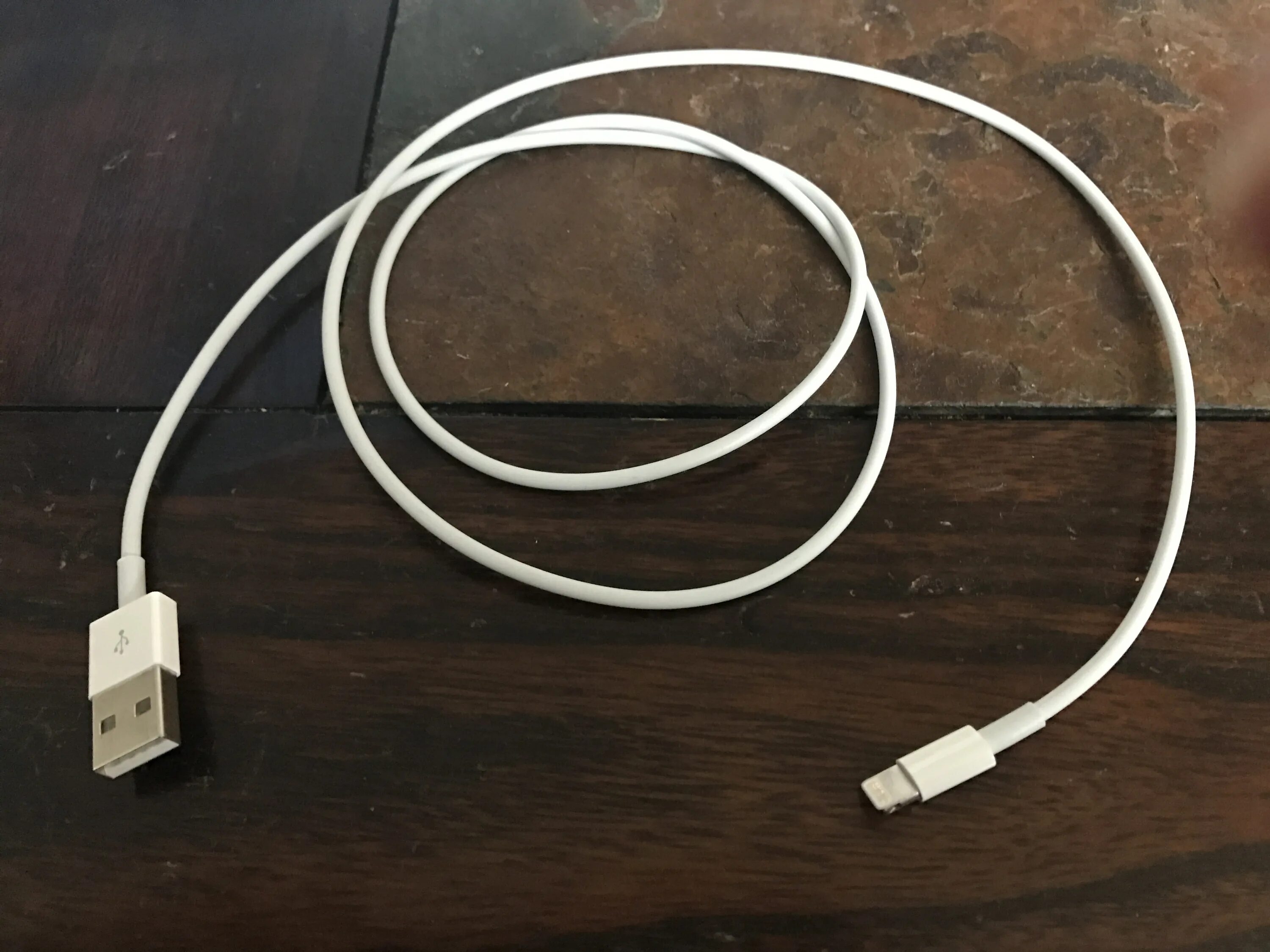 Шнур iphone 15. Кабель айфон 12. айфон 7 коаксиальные провода. провод iphone 15 pro. шнур на айфон 15.