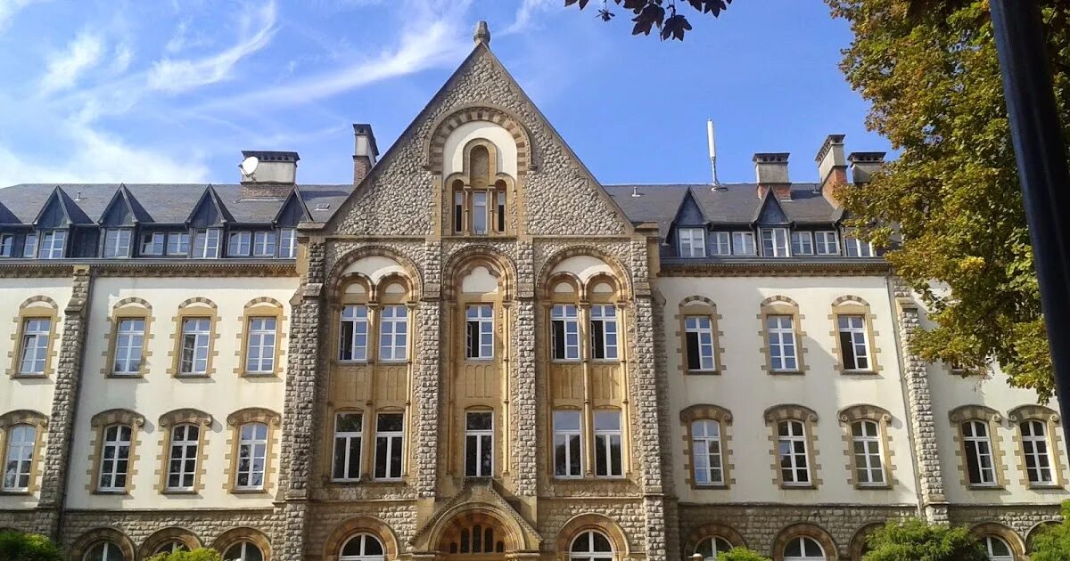 Институты люксембурга. Школы люксембурга. Люксембург university medical. University of luxembourg in belval maison du savoir. Университет люксембурга.