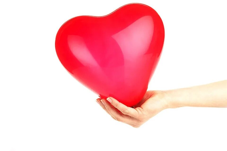 Сердце. Огромное сердце. Сердце в руках. Сердцу тесно. Большое красивое сердце.