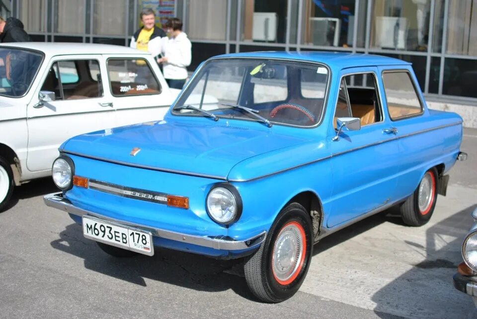 Заз белый. Заз 965 запорожец. Заз-966 ушастый запорожец 1967. Заз 966 синий. Запорожец год выпуска.
