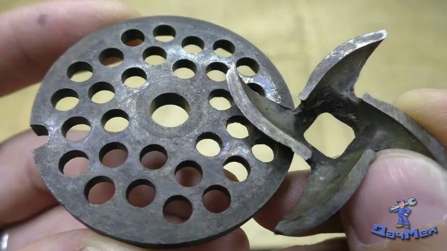 Решетка для мясорубки бефстрог гамма-7 998. Как наточить нож и решетку мясорубки. Планшайба для заточки ножей мясорубки. Как наточить нож и решетку мясорубки. Приспособление для заточки ножей мясорубки.