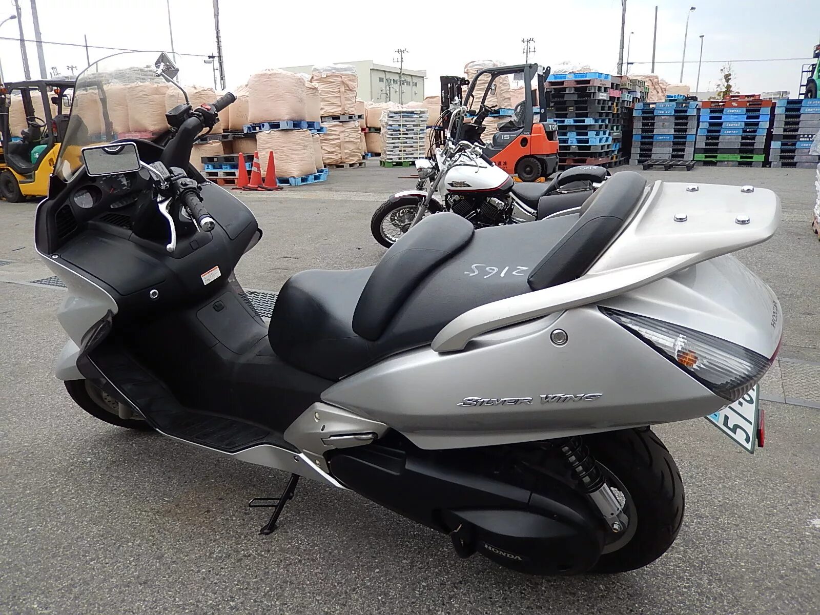 Сильвер винг 600. Honda silver wing. Хонда сильвер винг 400 gt. Макси скутер 600. Макси скутер sym 600.