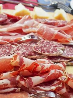 Мясо там есть