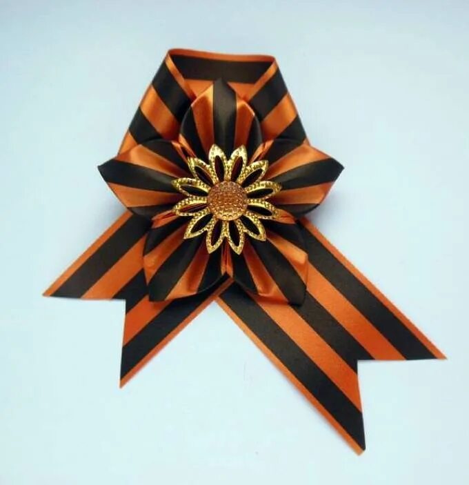 Брошь георгиевская лента. Георгиевская ленточка своими руками. Астер клас геогргиевская лента. Георгиевская ленточка своими руками. Канзаши 9 мая георгиевская лента.