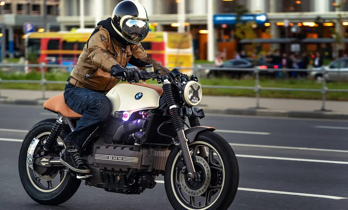 Короткая байка. BMW k100 бобер. Мотоцикл БМВ Харлей. BMW k100 Custom. Мотоцикл от БМВ Харлей.