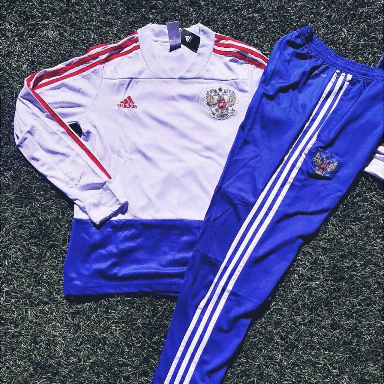 Костюм adidas 1999 кипа сборной. Парадный костюм adidas Russia 2011. Спортивный костюм adidas Russia pre Suit g89091. Мужской спортивный парадный костюм adidas Russia. Адидас сборная россии