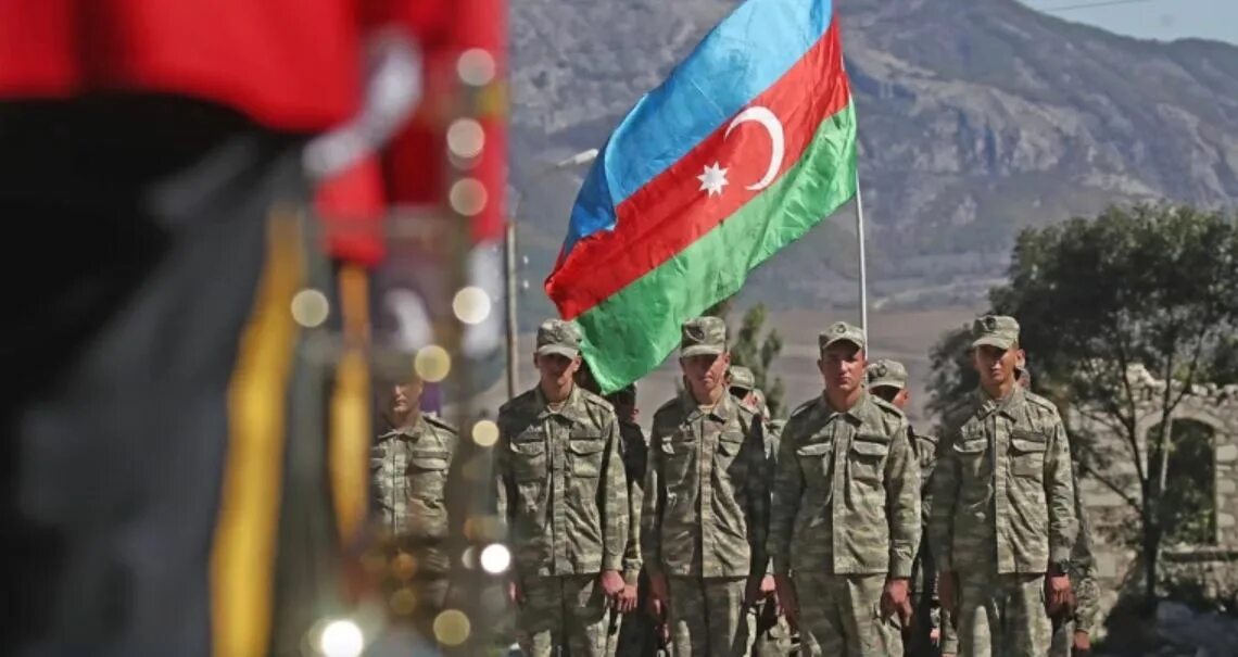 Азербайджан запретил. Азербайджан стягивает войска к границам Армении.