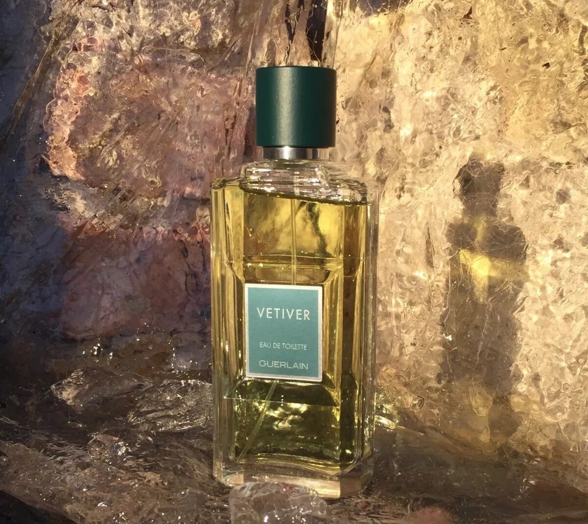 Vetiver guerlain. Guerlain Vetiver. Парфюм с ветивером. Ветиверия духи. Ветивер пахнет.