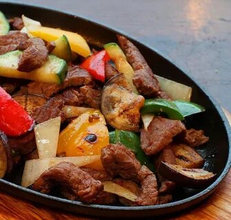 Мясная сковорода с овощами