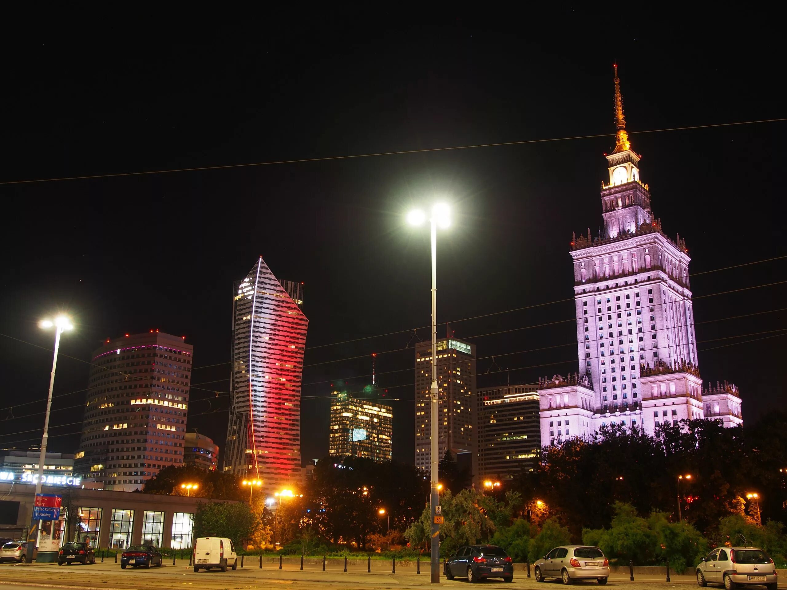 Столица польши ночью. Марриотт варшава. Варшава 2020 город. Ночная варшава. Здание мгу варшава ночью.