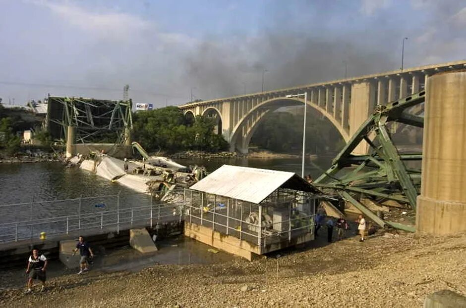 Мост i-35w через Миссисипи. Мост в Миннеаполисе через Миссисипи. Мост через Миссисипи крушение. Обрушение моста в Миннеаполисе 2007.