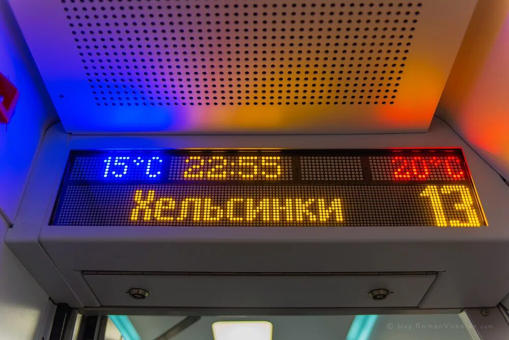 Электронное табло электрички. Информационное табло. табло в вагоне поезда. электронное табло в вагоне. информационное табло в вагоне поезда..