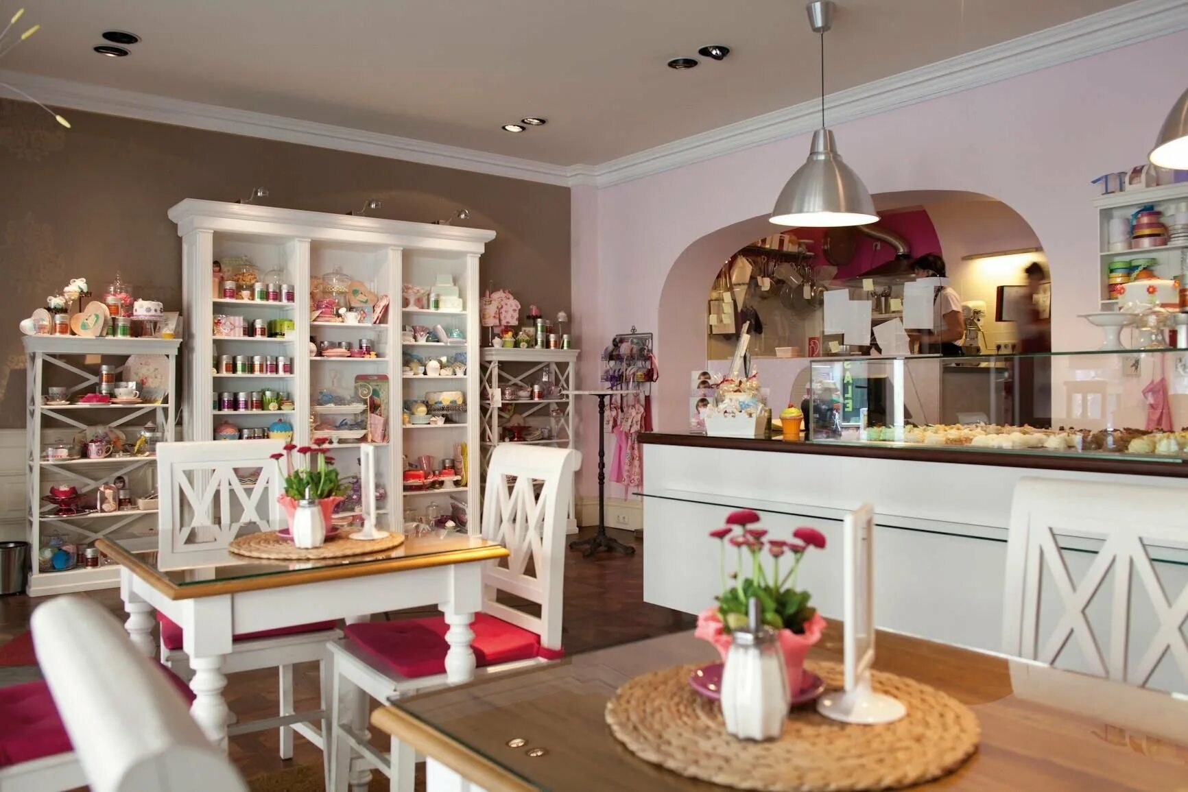 Кондитерская Peggy Porschen, Belgravia, Лондон. Интерьер кафе кондитерской. Красивый интерьер кондитерской. Интерьер кондитерской лавки. Ресторан сладостей