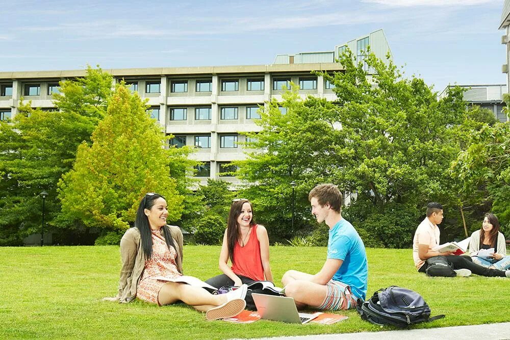 Am a student of university. University of cambridge кампусы школ. колледж сша кампус студенты. университет за рубежом. студенты на газоне.