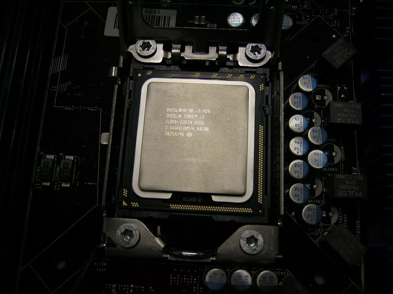 Процессор под. Intel core i7 920. intel core i7 920 box. процессор intel® core™ i7-920. intel core i7 920 чипсет.