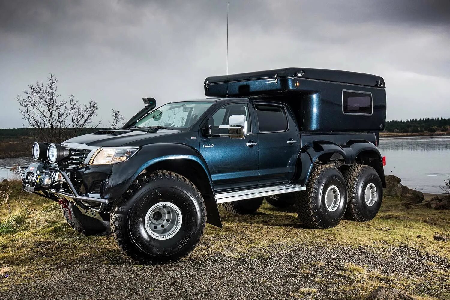 Лучшие автомобили полный привод. Toyota Hilux 6x6. Toyota Hilux Arctic Trucks. Hilux Arctic Trucks. Arctic Trucks Ford f-350 6х6.