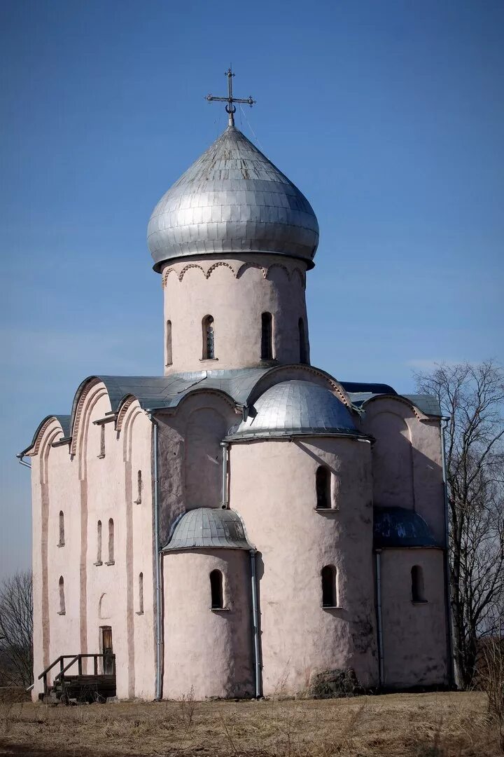 Первые це. Церковь Спаса на Нередице в Новгороде. Спас на Нередице Церковь близ Новгорода. Спас Нередицы Великий Новгород. Церковь Спаса на Нередице в Новгороде 1198.