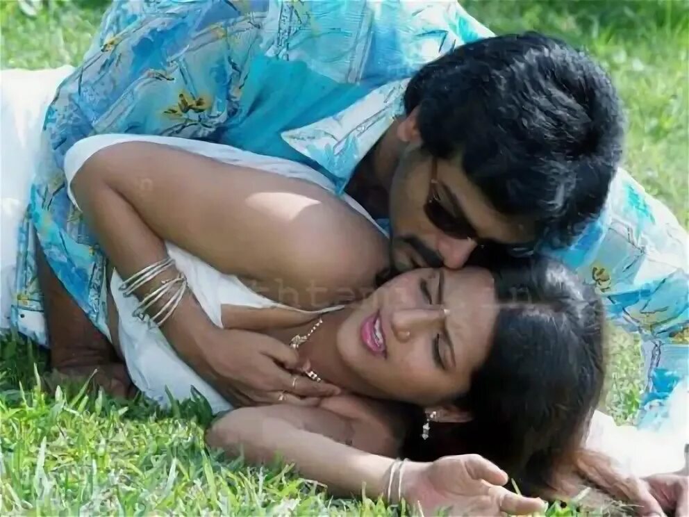 Hot indian romance kiss videolike. Videos hot india. Индия hot. Videos hot india. Hot indian romance.