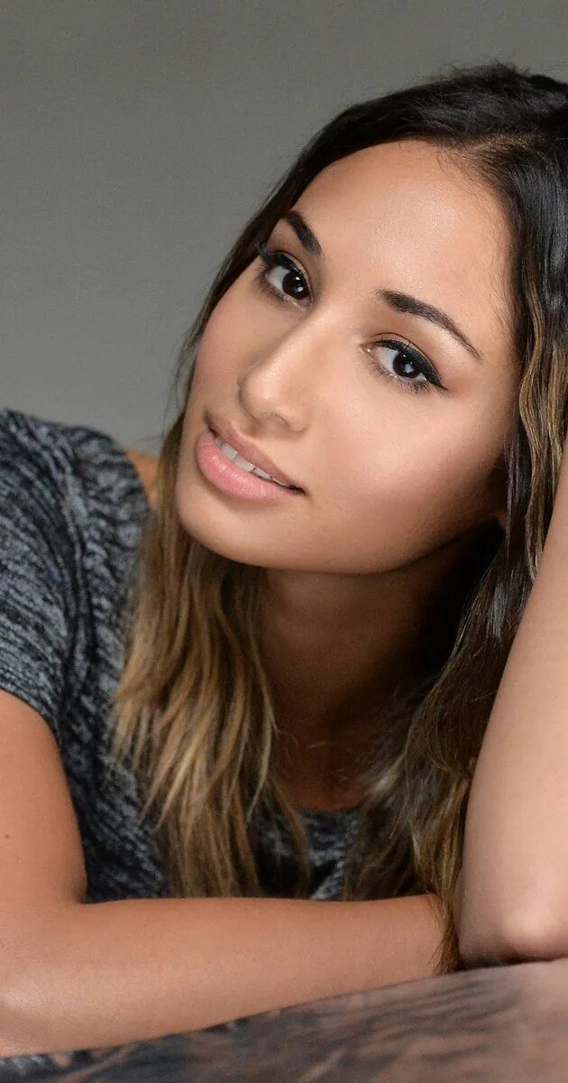 Meaghan Rath hot photos. Миган рат