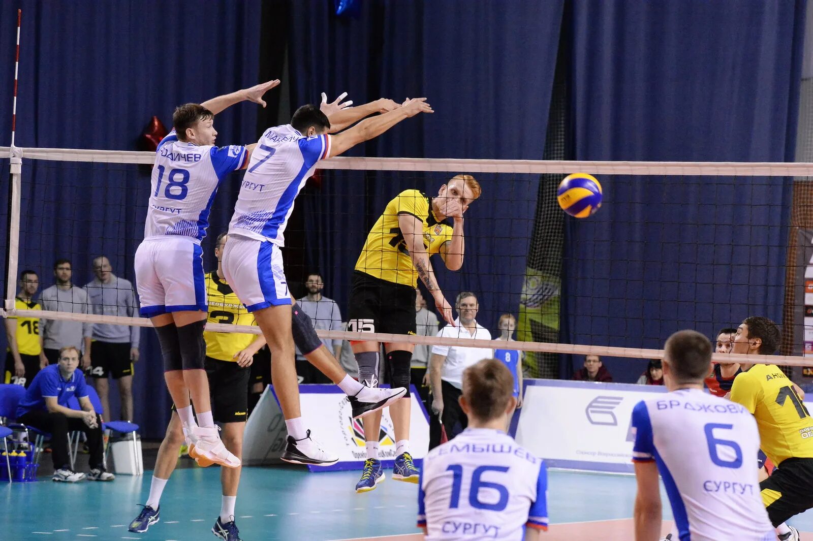 Волейбол оренбург. Училище олимпийского резерва оренбург. Нефтяник 2 оренбург волейбол. Нефтяник оренбург волейбольный. Нефтяник оренбург волейбольный.