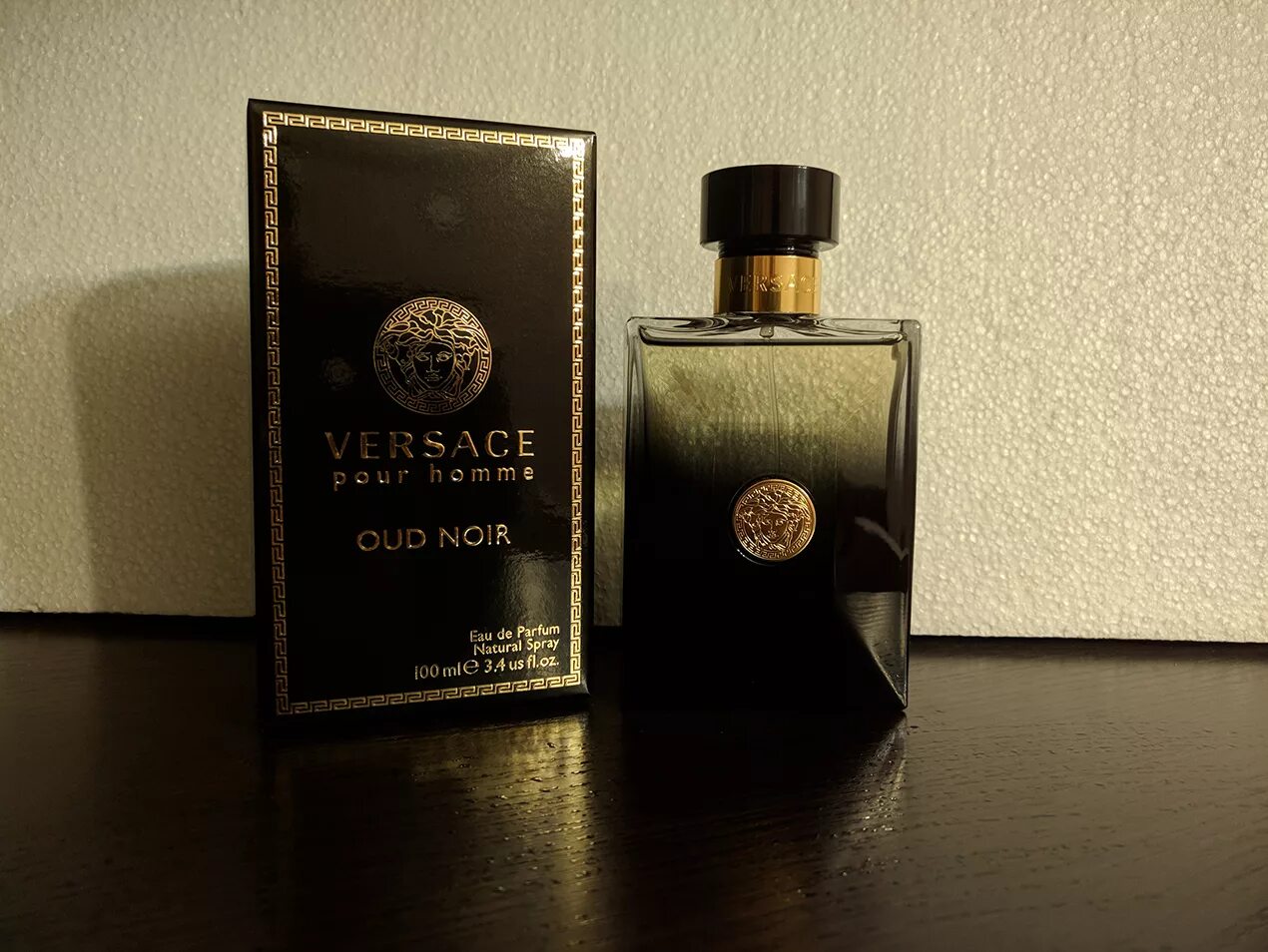 Versace pour homme oud Noir. Versace pour homme oud Noir reklama. Hypnotic oud 100ml. Oud Wonder pour homme Fragrance. Homme noir