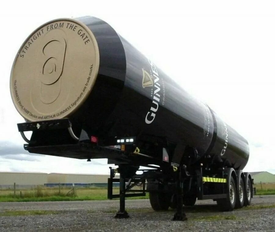 самый большой резервуар для нефтепродуктов. огромные цистерны. емкость для азс. гигантская цистерна. маз цистерна негабарит.