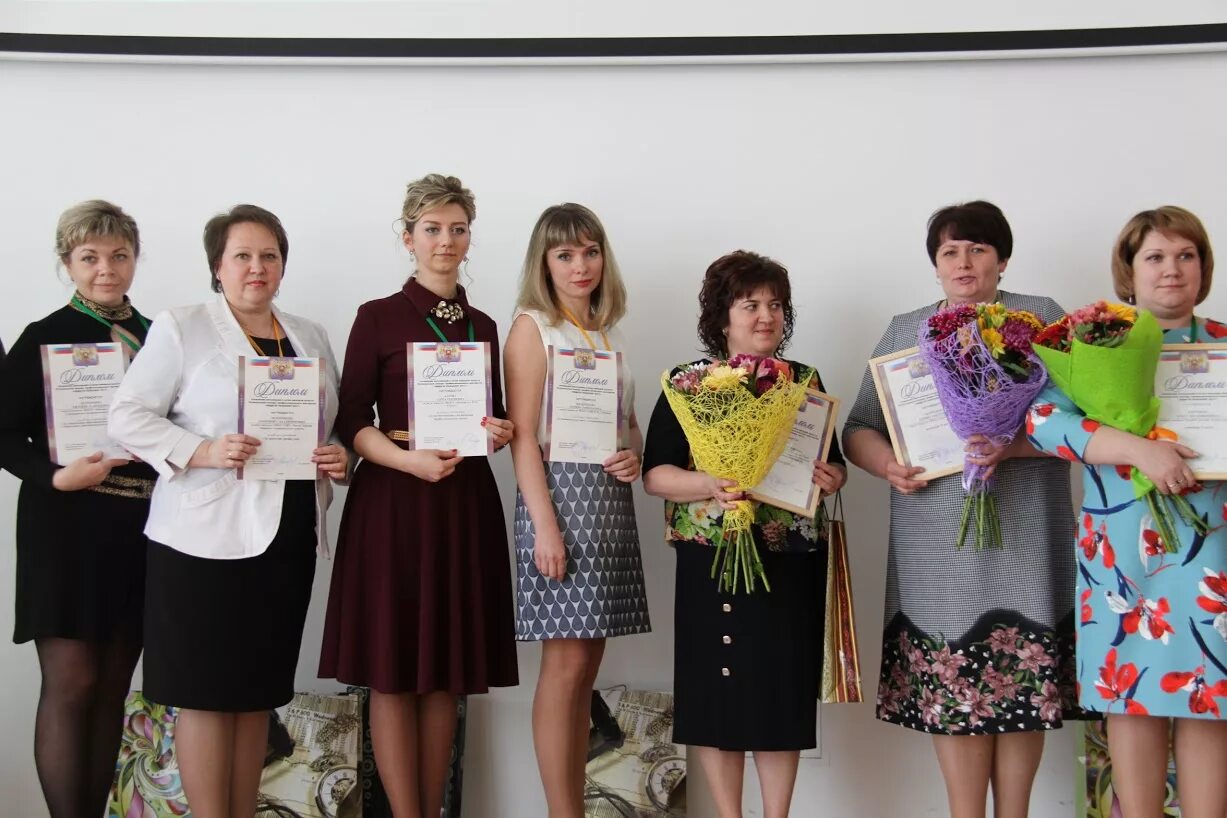 Иода преподавание липецк. 19 гимназия липецк учителя. Учителя липецкой области. Город липецк школа 21. Учитель 2022.