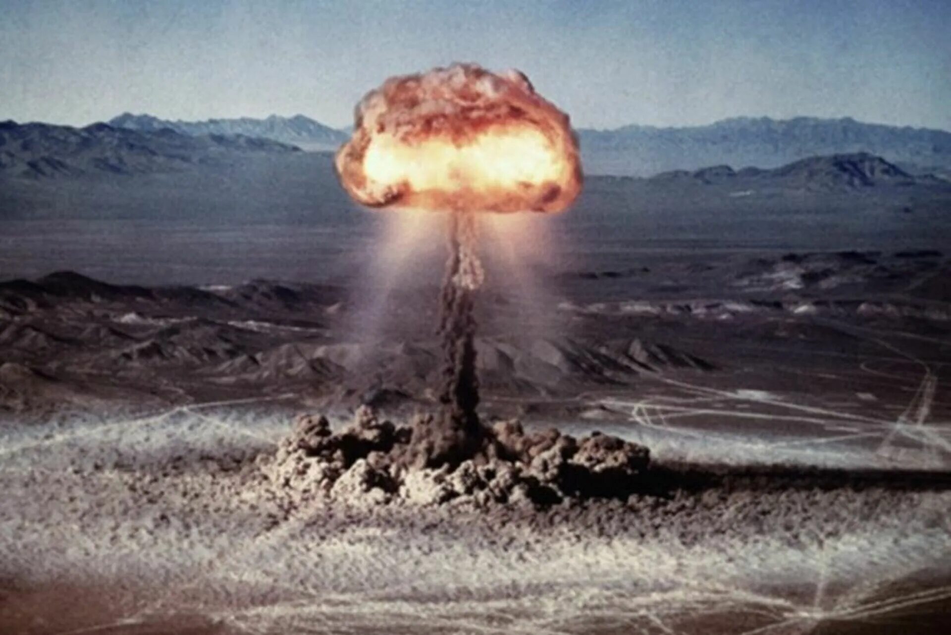 1 испытание. Семипалатинский ядерный полигон бомбы. Новая земля ядерный полигон царь бомба. Новая земля ядерный полигон.