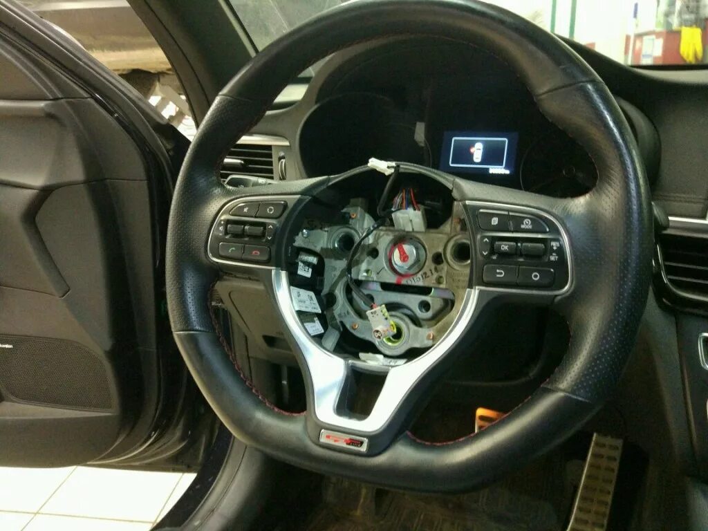 Почему руль возвращается в исходное положение после поворота. Не возвращается руль после поворота. Почему руль возвращается в исходное положение после поворота. Возврат руля в исходное положение при повороте. Руль не возвращается в исходное положение.